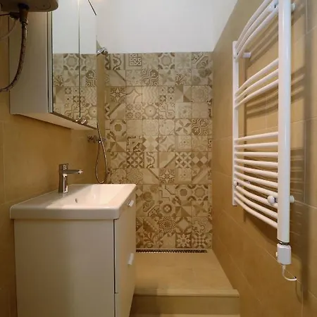 Roxy 4-b Apartament