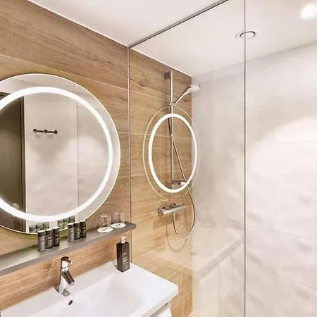 H2 Hotel *