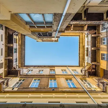 Venus - Paulay Ede Ii * Budapest