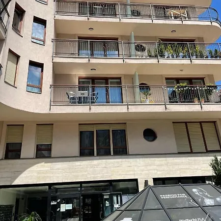 At Gozsdu Court, 60 Sqm, 2 With 2 Ac, Elevators, Kitchen * Βουδαπέστη