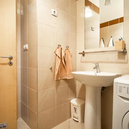 Διαμέρισμα At Gozsdu Court, 60 Sqm, 2 With 2 Ac, Elevators, Kitchen *