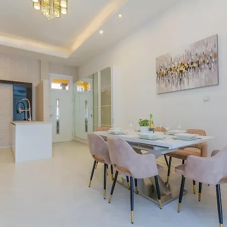 Apartment The Opulent Oasis By Newave *