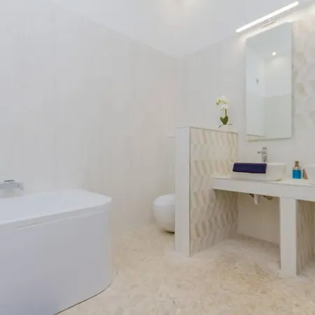Apartment The Opulent Oasis By Newave Budapest