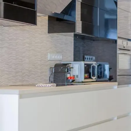 Apartment The Opulent Oasis By Newave