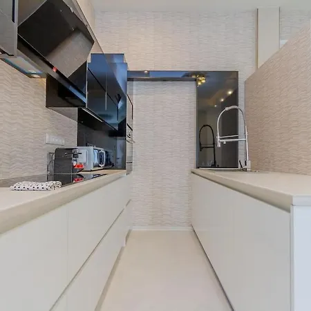 Apartment The Opulent Oasis By Newave *