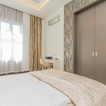 The Opulent Oasis By Newave Apartment