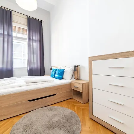W25 Smart Apartment *