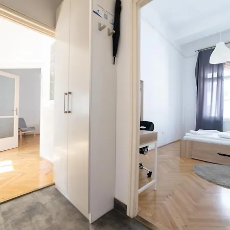 W25 Smart * Budapest