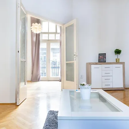 W25 Smart Budapest