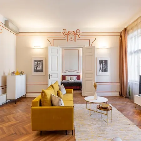 Exclusive & Stylish In The Heart Of Apartmán