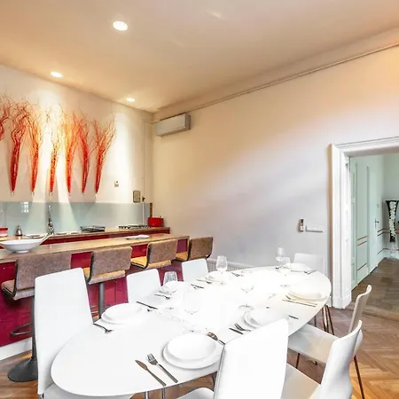 Exclusive & Stylish In The Heart Of Apartmán