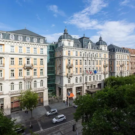 Exclusive & Stylish In The Heart Of Budapešť
