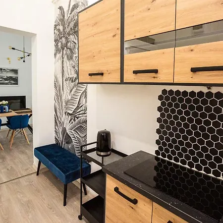 Gaia House Apartment *