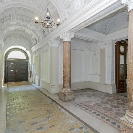 Andrassy Str. Luxury Apartment