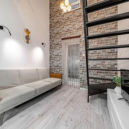Apartment Chic Loft Bp: Industrial Gem
