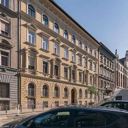 Apartment Design By Nw Budapest