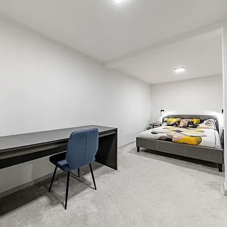 Apartment Chic Loft Bp: Industrial Gem *