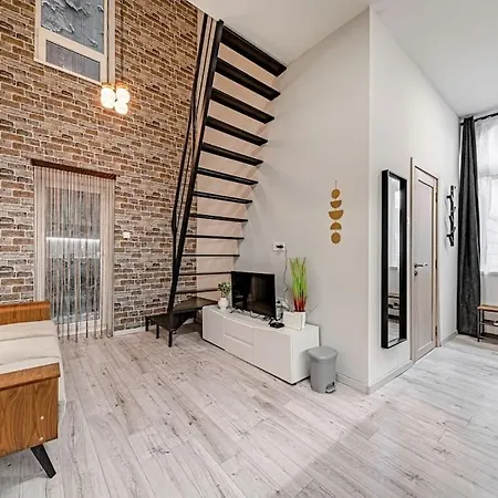 Chic Loft Bp: Industrial Gem Apartment *