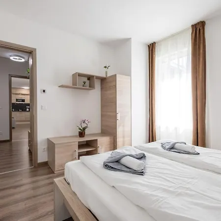 211 / 1 Bedroom / Modern In Center Apartment