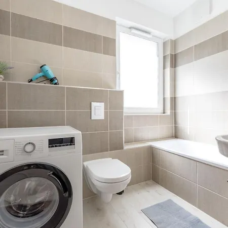 211 / 1 Bedroom / Modern In Center *