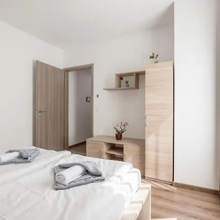 211 / 1 Bedroom / Modern In Center *