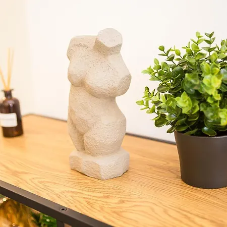 Gaia House Apartment *