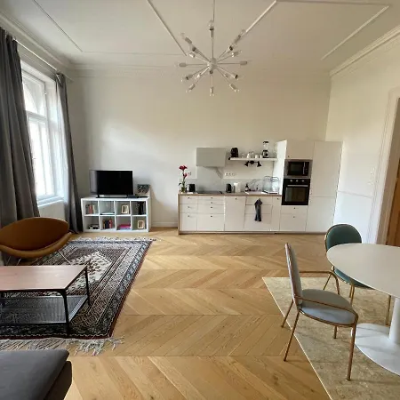 Center 3, Elegant And Cozy 2br In Center! * Budapest