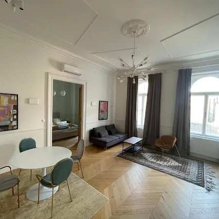 Center 3, Elegant And Cozy 2br In Center! *