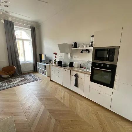 Center 3, Elegant And Cozy 2br In Center! *