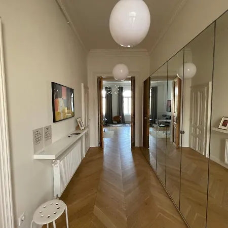 Center 3, Elegant And Cozy 2br In Center!
