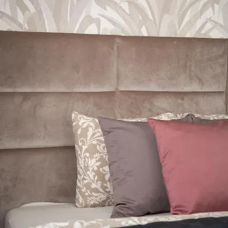 Luxury 3bedrm 2bathrm With Danube River View Apartment *