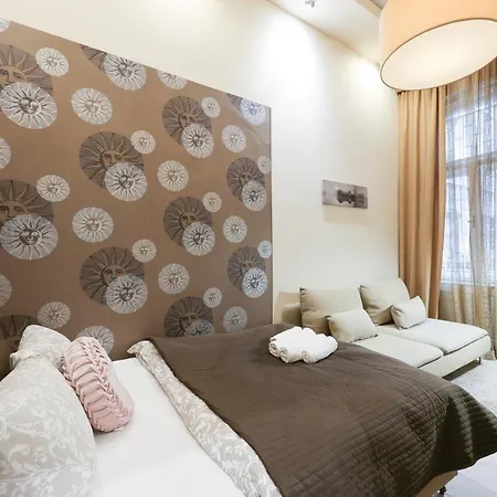 Deluxe With 4bedrm 2 Bathrm Apartment *