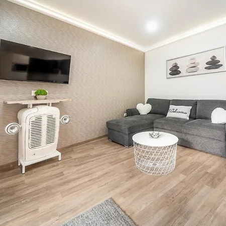 Grace Pine 3 Apartment Budapest