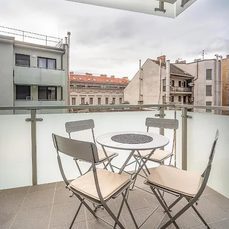 Grace Pine 3 Apartment Budapest
