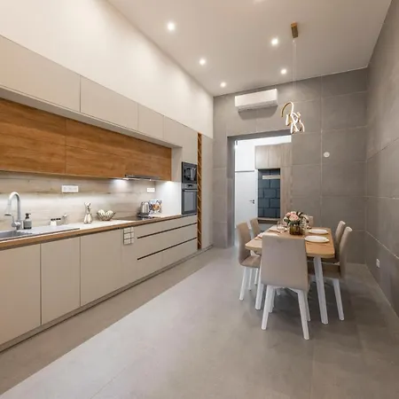 Luxurious & Spacious With Balcony Apartment