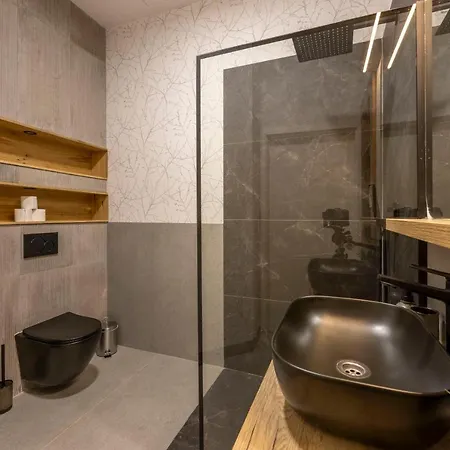 Luxurious & Spacious With Balcony Apartment