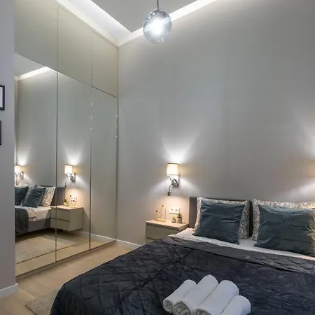 Luxurious & Spacious With Balcony Apartment Budapest