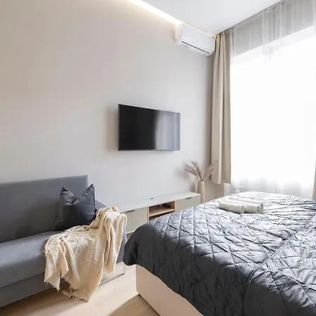 Apartment Luxurious & Spacious With Balcony *