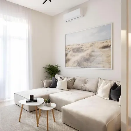 Apartment Luxurious & Spacious With Balcony Budapest