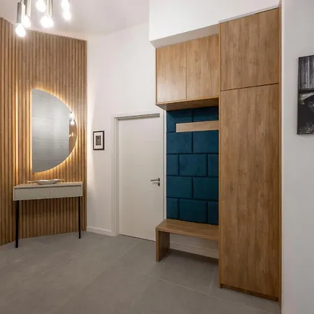 Apartment Luxurious & Spacious With Balcony *