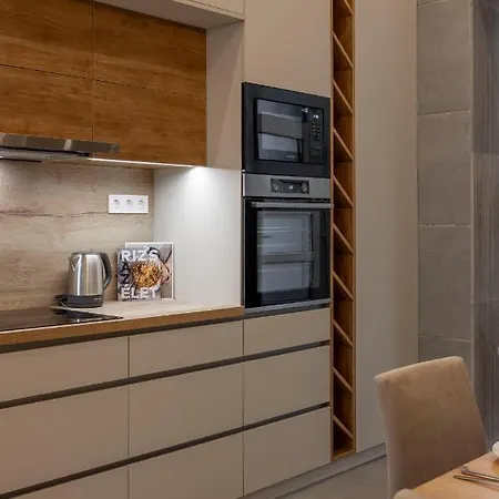 Apartment Luxurious & Spacious With Balcony