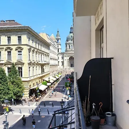 Basilica View With Balcony Apartment Budapest