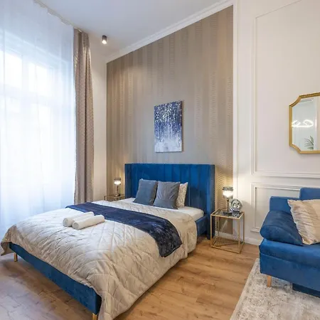 Luxurious Grand W/ 3bedrm 2bathrm *