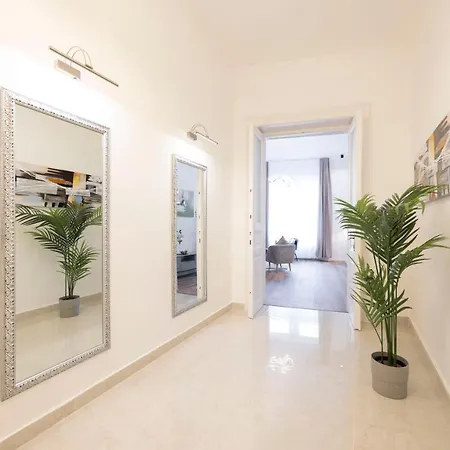 Luxurious Grand W/ 3bedrm 2bathrm Apartment *