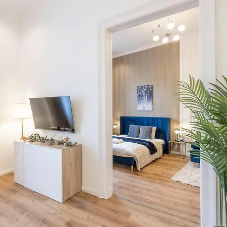 Luxurious Grand W/ 3bedrm 2bathrm Apartment Budapest