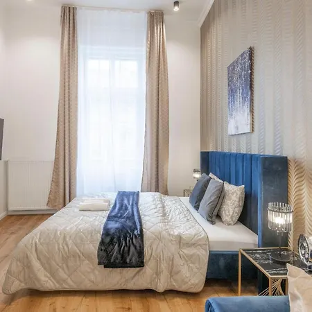 Apartment Luxurious Grand W/ 3bedrm 2bathrm *