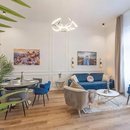Luxurious Grand W/ 3bedrm 2bathrm Budapest