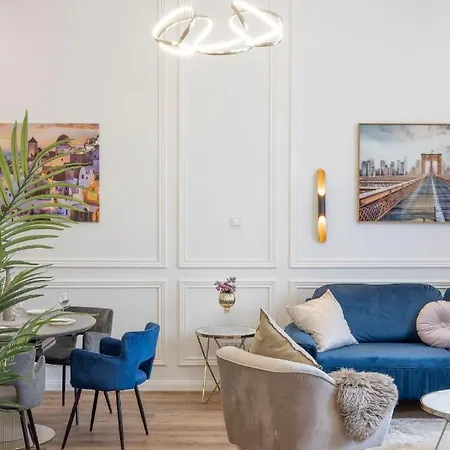 Luxurious Grand W/ 3bedrm 2bathrm Apartment Budapest