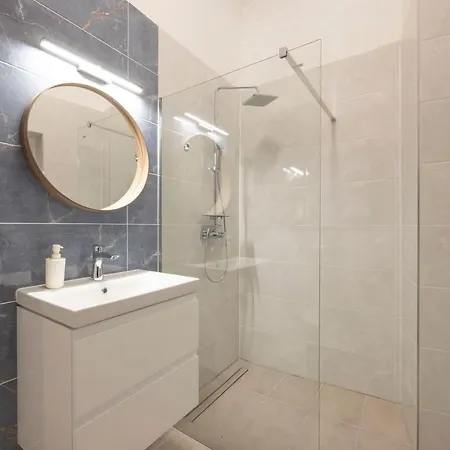 Apartment Luxurious Grand W/ 3bedrm 2bathrm *