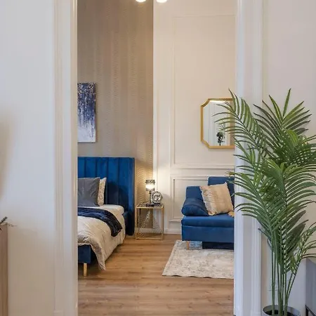 Luxurious Grand W/ 3bedrm 2bathrm Budapest